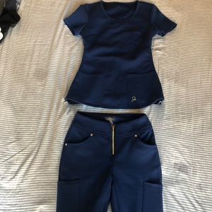 Jaanuu scrub set